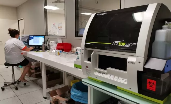 LIVRAISONS ET INSTALLATIONS SUR SITE LABORATOIRE, Saint-Paul, ERGONE medical services