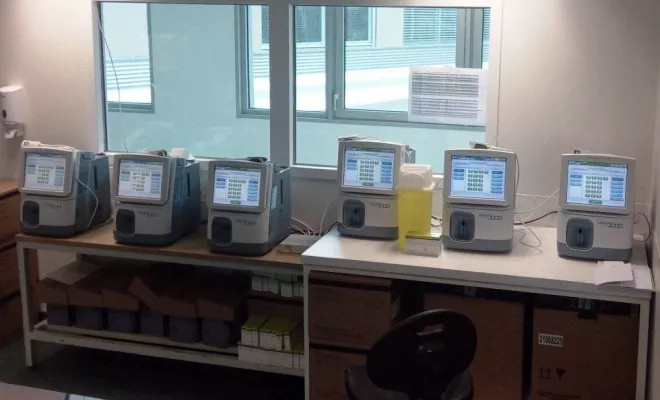 LIVRAISONS ET INSTALLATIONS SUR SITE LABORATOIRE, Saint-Paul, ERGONE medical services